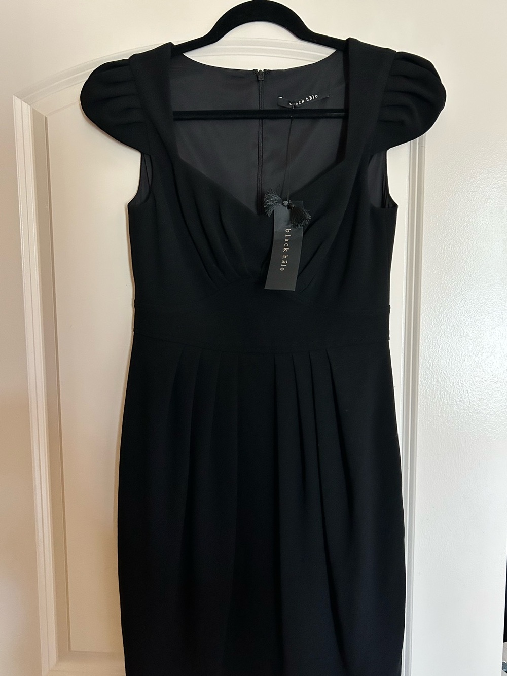 NWT Black Halo Black Pleated Cap-Sleeve LBD